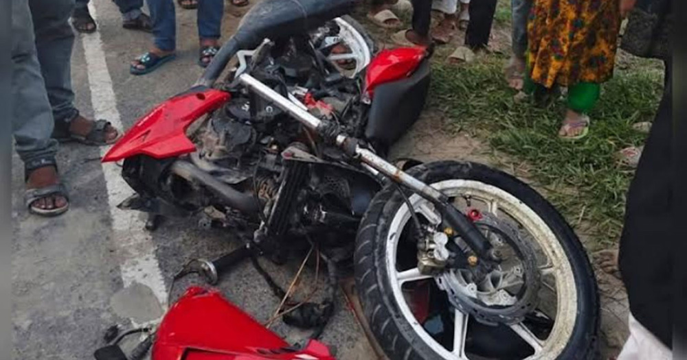 ‘মোটরসাইকেল রেস’ করতে গিয়ে প্রাণ গেল দুই বন্ধুর