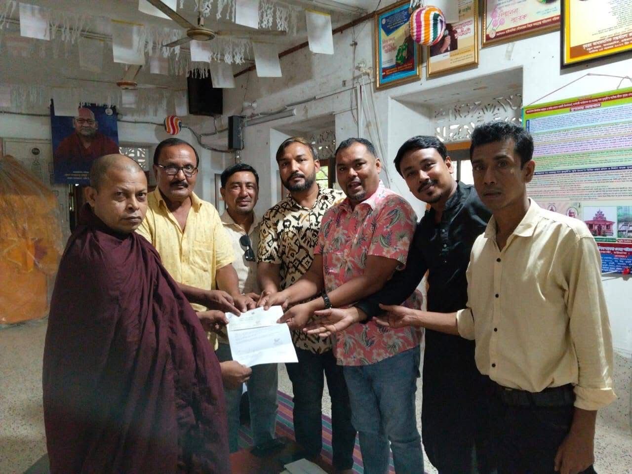 চট্টগ্রামে বৌদ্ধ ধর্মীয় কল্যাণ ট্রাষ্টের উদ্যোগে অনুদানের চেক বিতরণ