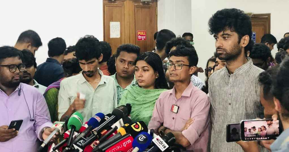 সাংবাদিকদের উপর ক্ষেপে গেলেন মেঘমল্লার বসু