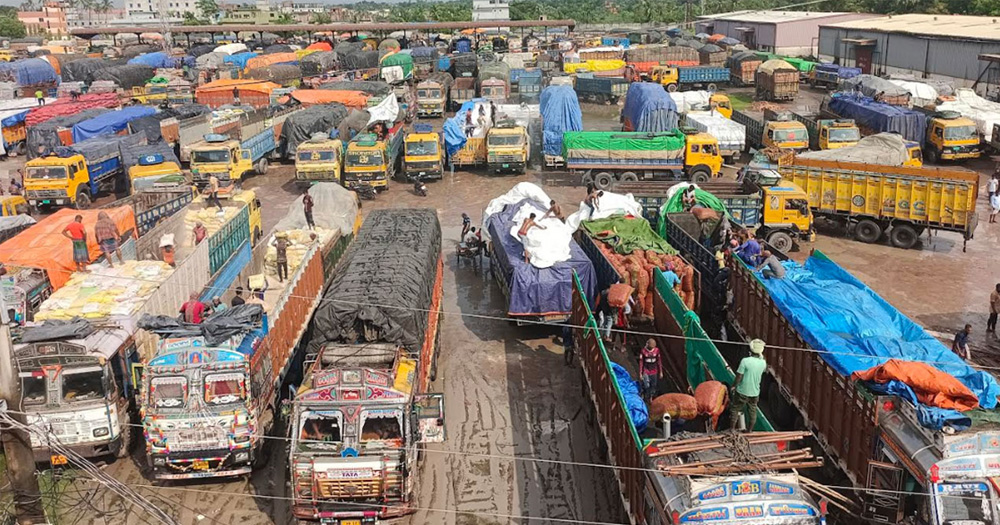 ভোমরা বন্দরে ৩ দিনে দুই হাজার টন পেঁয়াজ আমদানি