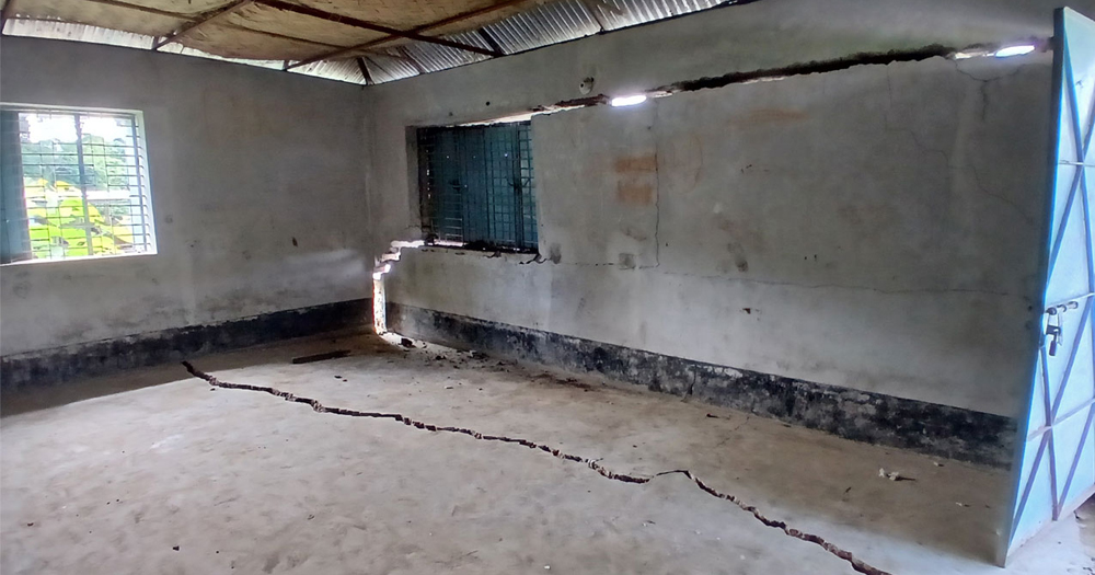 ফেনীতে ভাঙনের কবলে বিদ্যালয় ভবন