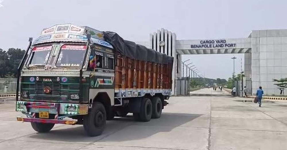 আড়াই বছর পর বেনাপোল দিয়ে ভারতীয় পেঁয়াজ আমদানি শুরু