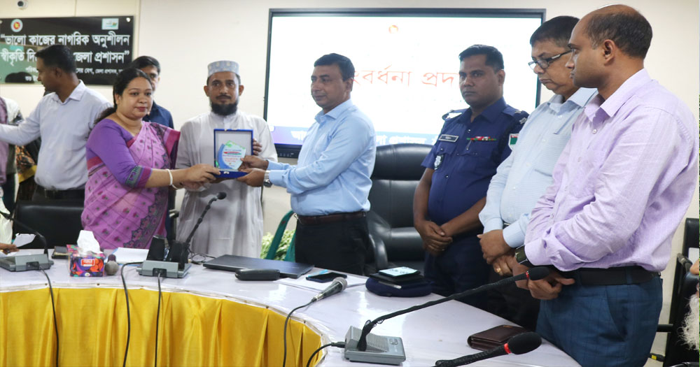 মাগুরার শ্রীপুরে এসএসসিতে কৃতিত্ব অর্জনকারীদের সংবর্ধনা প্রদান