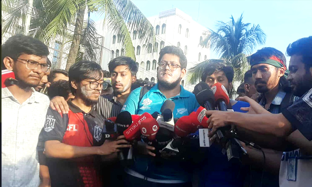 কমিটি প্রত্যাখ্যান, ৫ দাবিতে অনড় প্রকৌশল শিক্ষার্থীরা