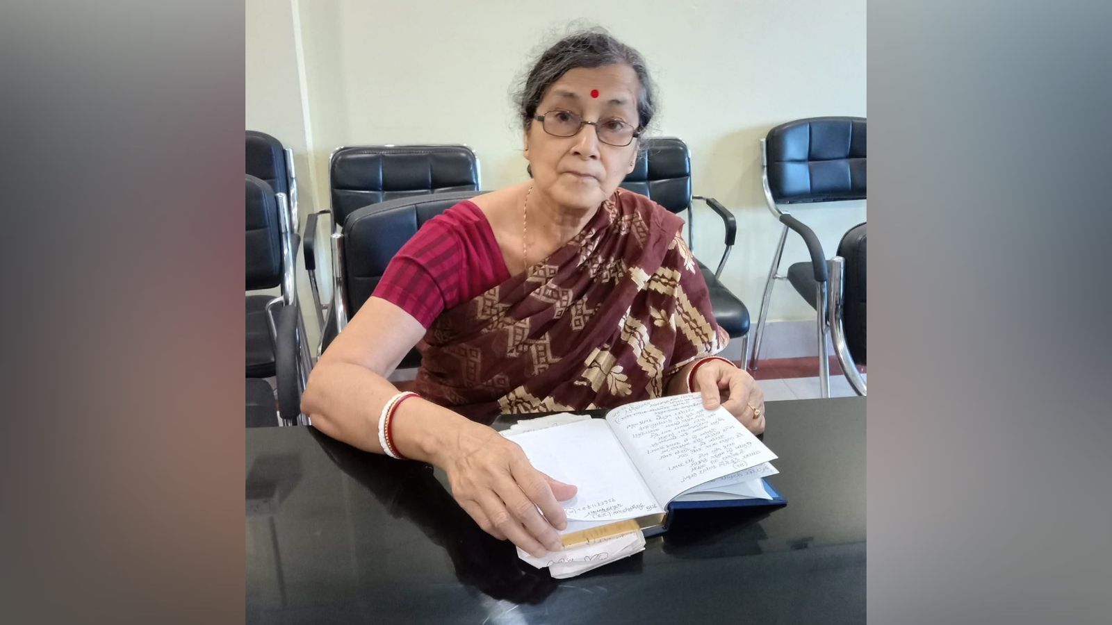 কবি সাহিত্যিক মহুয়া চৌধুরীর  “আকাশ নীলে সাগর জলে”