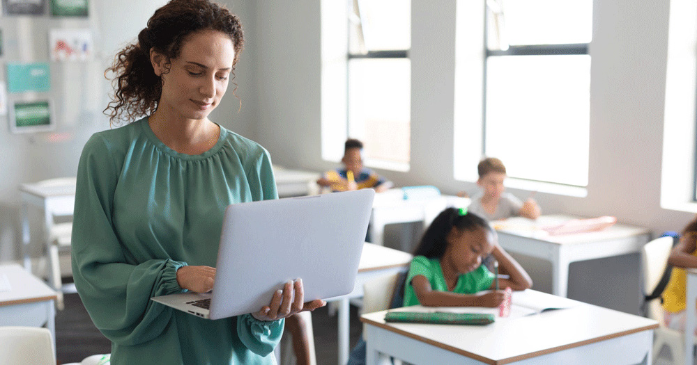 শিক্ষার্থীদের মূল্যায়নে এআই ব্যবহার করছেন শিক্ষকেরা: গবেষণা