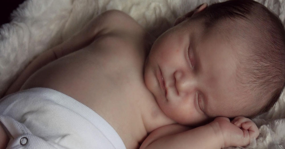 শিশুর ডিহাইড্রেশন হলে বুঝবেন যেভাবে