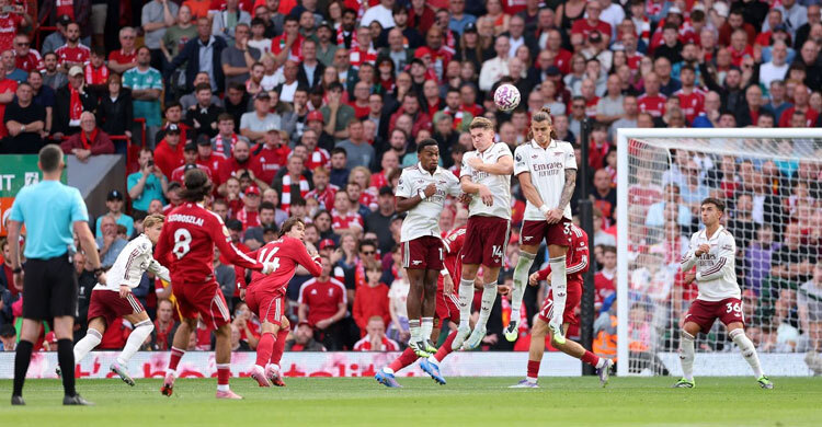 আর্সেনালকে হারিয়ে পয়েন্ট তালিকার শীর্ষে লিভারপুল