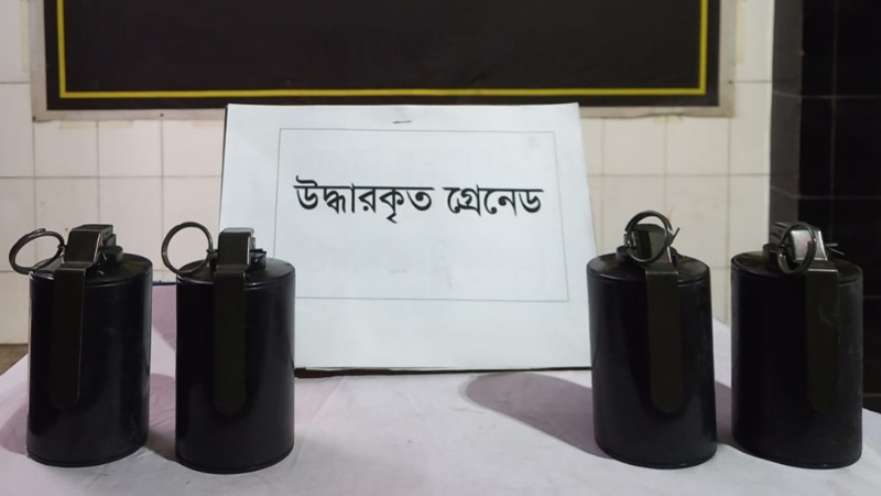 যাত্রাবাড়ীতে গ্রেনেড সদৃশ ৪ বিস্ফোরকসহ যুবক গ্রেপ্তার