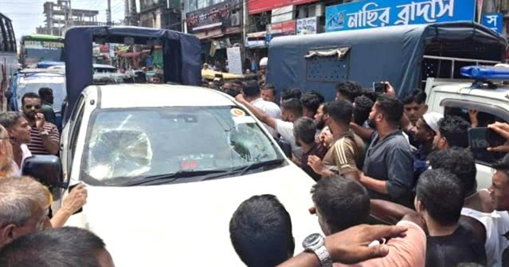 নোয়াখালীতে ভ্রাম্যমাণ আদালতের অভিযানে হামলা, ম্যাজিস্ট্রেটের গাড়ি ভাঙচুর