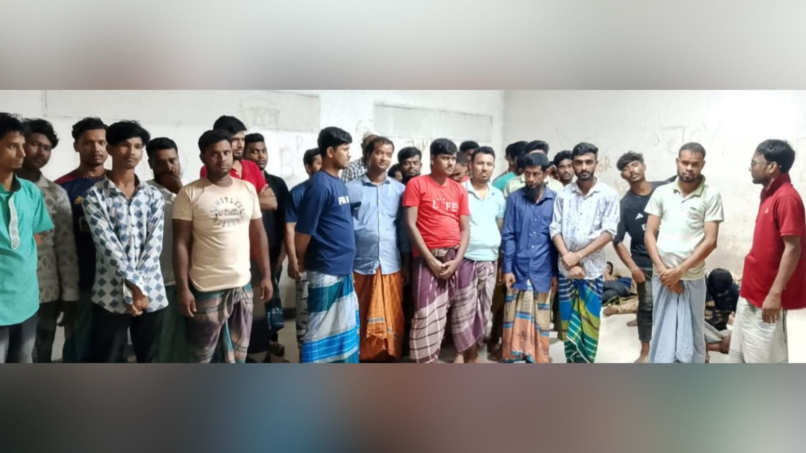 পুলিশকে’ আদাবরে কোপানোর ঘটনায় ১০২ জন আটক