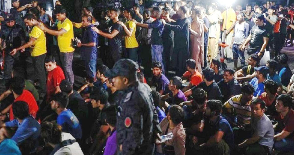 মালয়েশিয়ায় ব্যাপক ধরপাকড়, ৪০০ বাংলাদেশি আটক