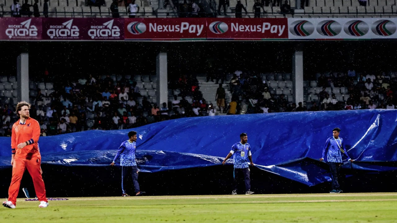 বৃষ্টিতে থামলো বাংলাদেশের ব্যাটিং
