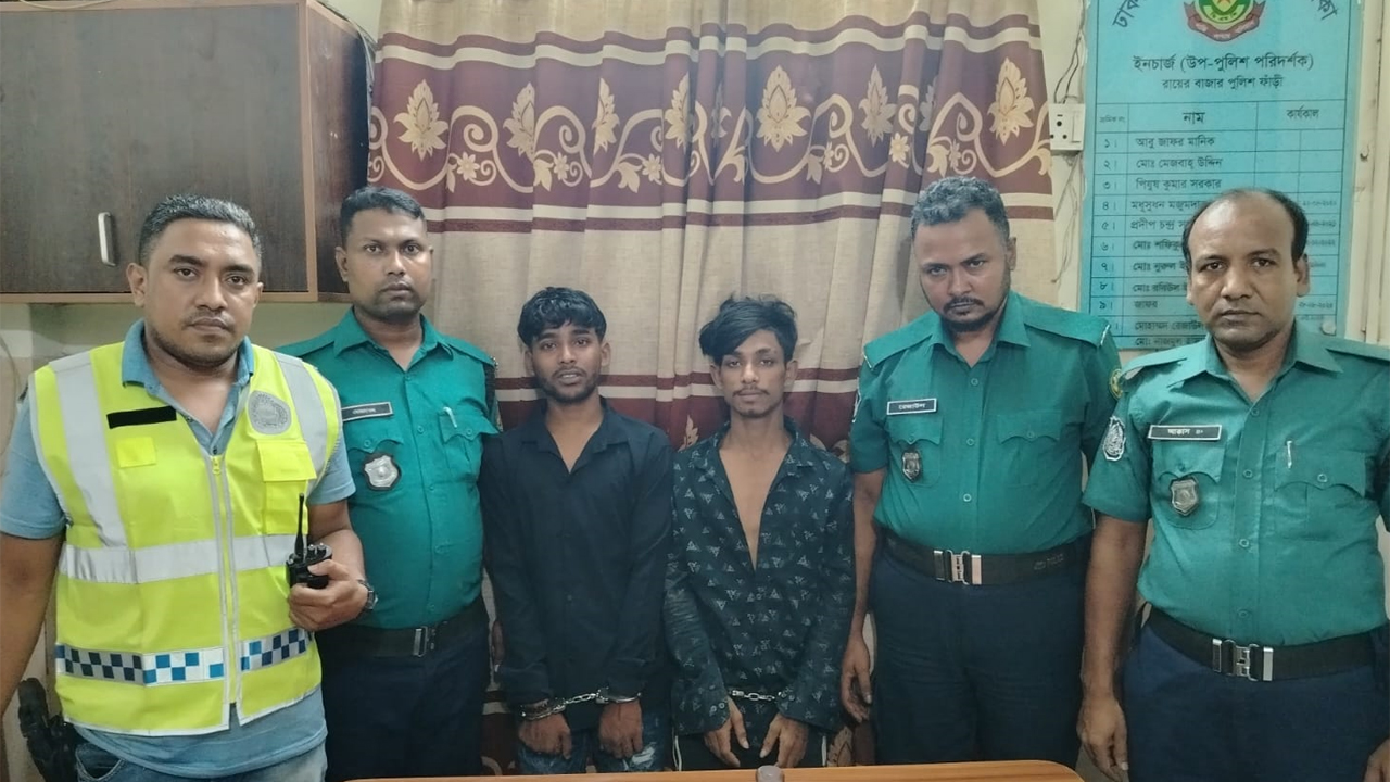 চাঁন গ্রুপের রাজিব ও মানিক চাপাতিসহ গ্রেপ্তার মোহাম্মদপুরে