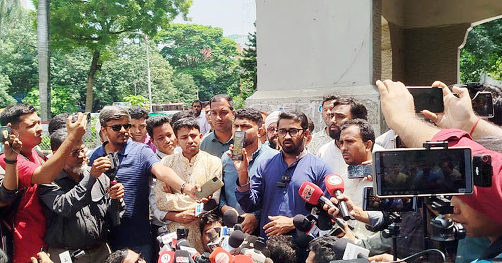 নুরের অবস্থা ভালো না, নাক থেকে এখনো রক্ত বের হচ্ছে: রাশেদ খাঁন