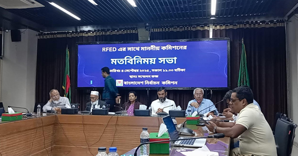 সাংবাদিকবান্ধব নীতিমালার আশ্বাস ইসির