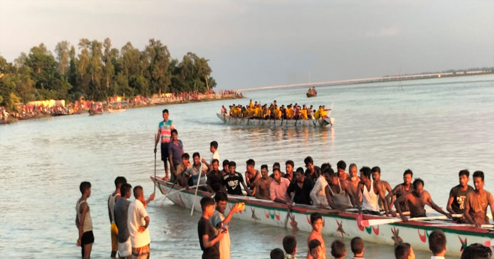 উলিপুরে নৌকা বাইচ প্রতিযোগিতার উদ্বোধন