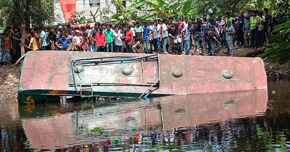 লক্ষ্মীপুরের সেই খালে এবার পড়ল বাস, নিহত ৫