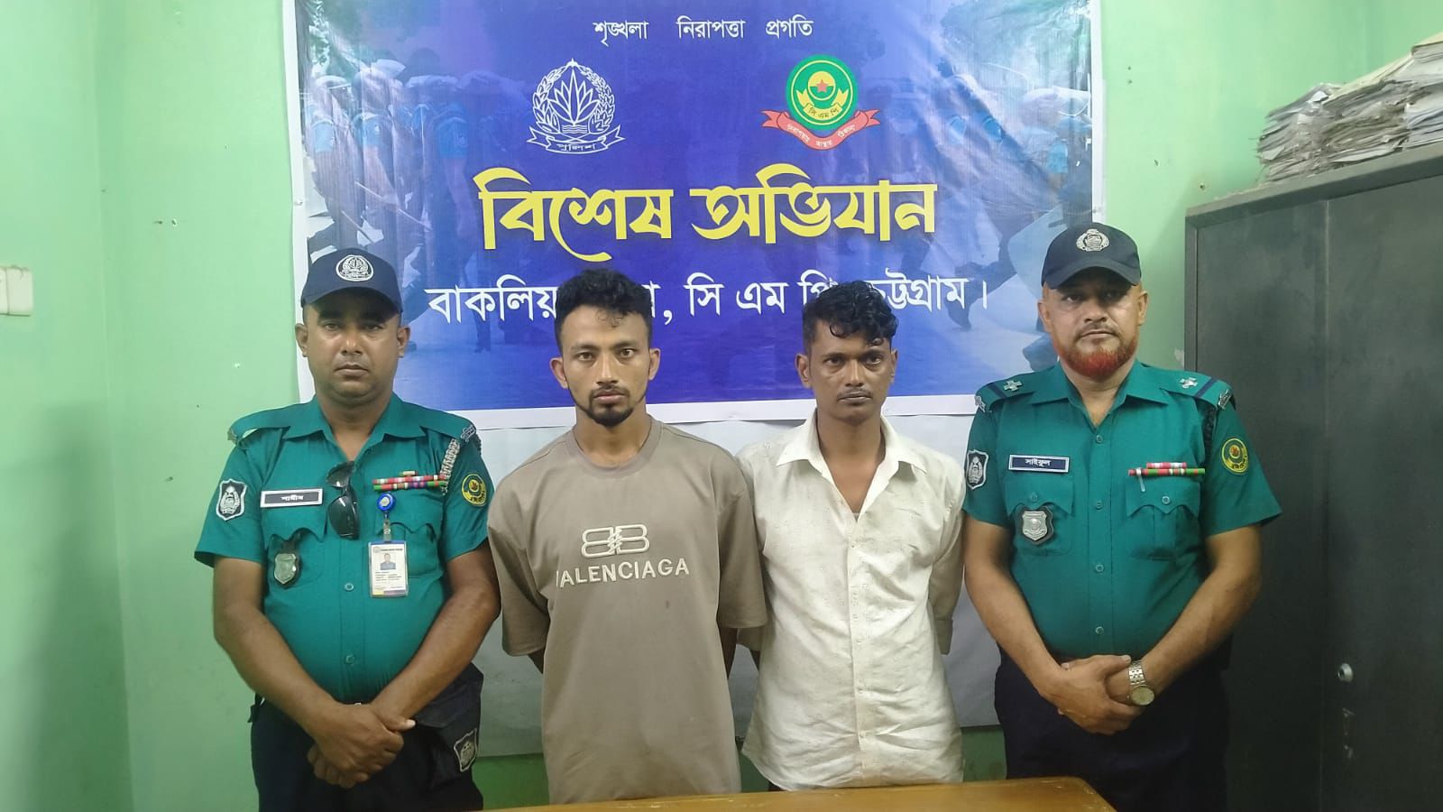 বাকলিয়ায় গ্যারেজ মালিককে খুন,  গ্রেপ্তার ২