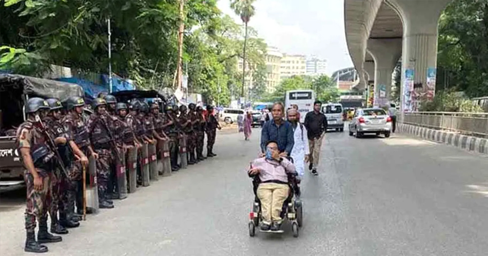 ভোট দিতে আসছেন প্রতিবন্ধী শিক্ষার্থীরাও