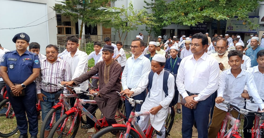 চাঁদপুরে শতাধিক কৃতি শিক্ষার্থী পেল বাইসাইকেল