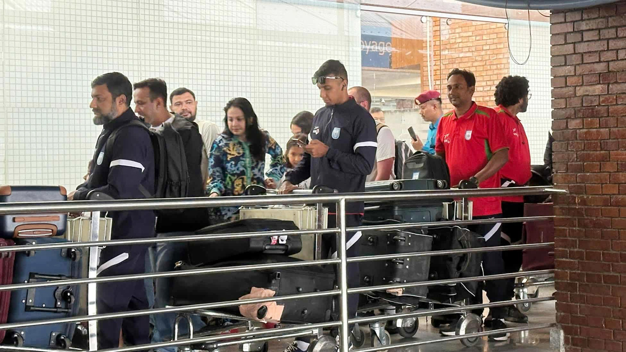 নেপালের এয়ারপোর্টে জামালরা, বিশেষ ফ্লাইটে ফিরছেন দেশে