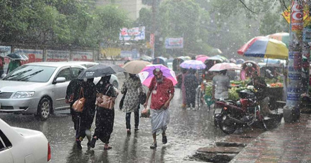 বৃষ্টিতে ঢাকার বাতাসে স্বস্তি