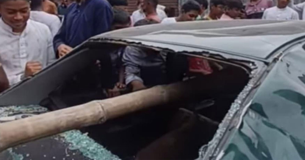 মদ্যপ অবস্থায় চালকের বেপরোয়া গতি, গাড়ি দোকানে ঢুকে দোকানি নিহত