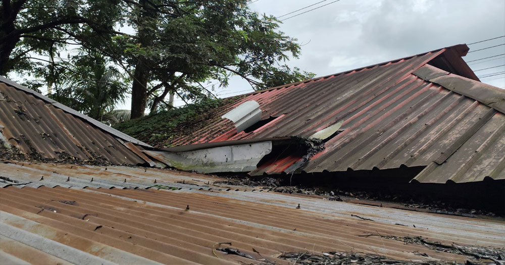 নোয়াখালীতে চালের টিন কেটে ওষুধ দোকানে দুর্ধর্ষ চুরি