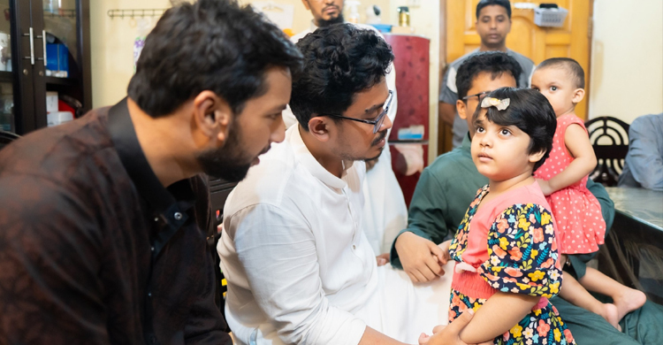 নিহত সাংবাদিক শিবলীর পরিবারের পাশে সাদিক-ফরহাদ, ২ লাখ টাকা অনুদান