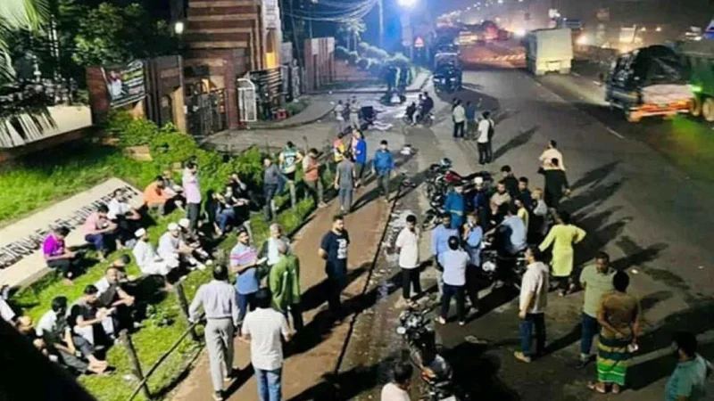 জাকসু নির্বাচন: গভীর রাতেও ফলাফলের অপেক্ষায় শিক্ষার্থীরা