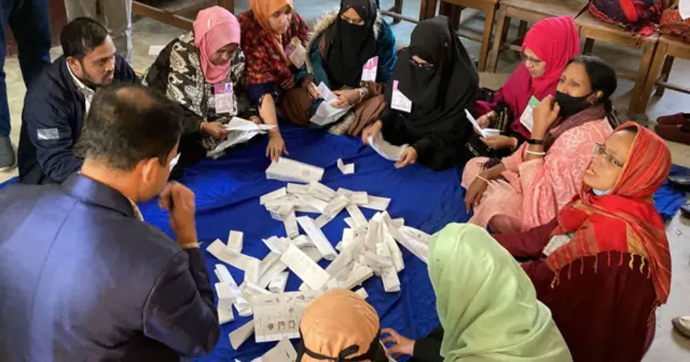 অবশেষে ভোট গণনা শেষ, চলছে ফলাফল ঘোষণার প্রস্তুতি