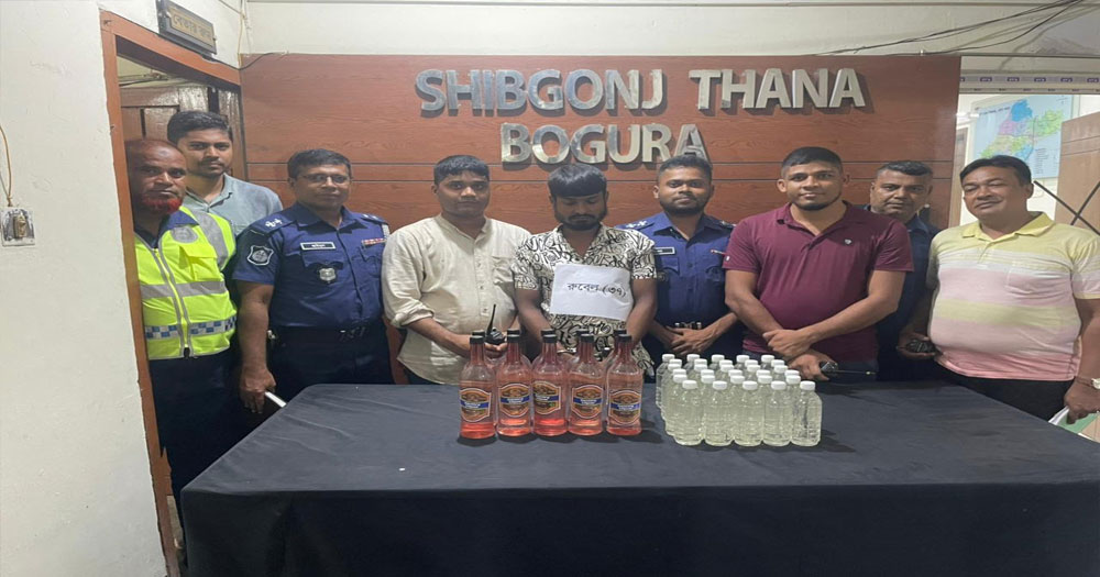 খাটের নিচে মিলল ৪০ বোতল দেশি মদ, গ্রেপ্তার ১