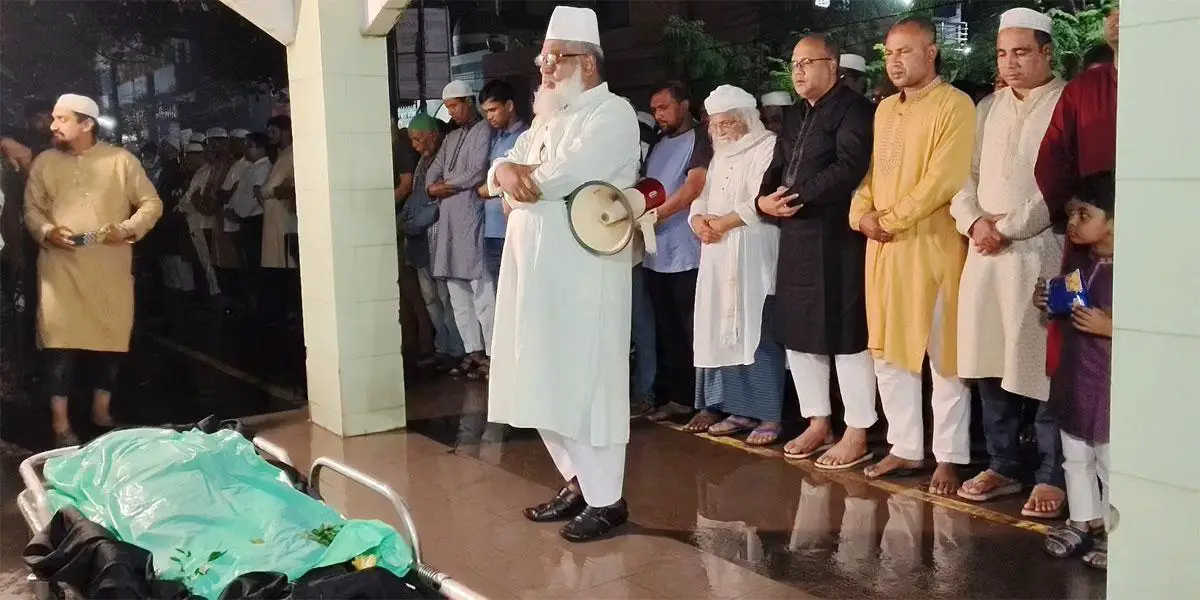 মা-বাবার কবরে চিরনিদ্রায় শায়িত হলেন ফরিদা পারভীন