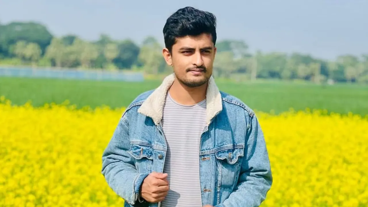 কুড়াল দিয়ে প্রকাশ্যে যুবককে কুপিয়ে হত্যা