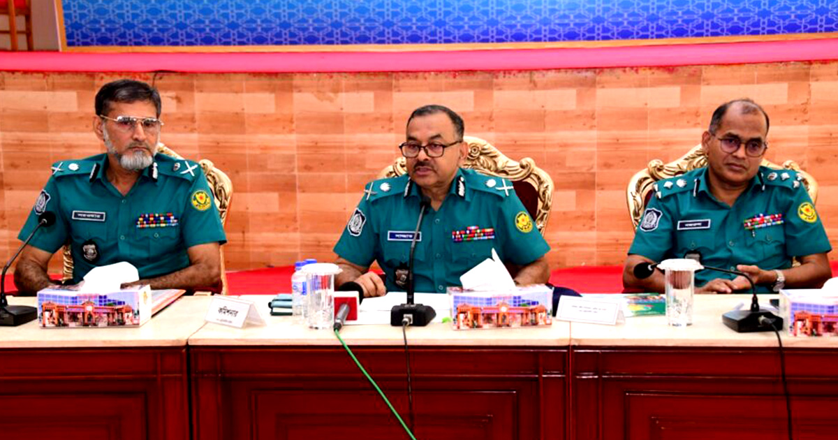 কোনো দল, আদর্শ বা ব্যক্তির প্রতি দুর্বলতা প্রদর্শন করা যাবে না : ডিএমপি কমিশনার