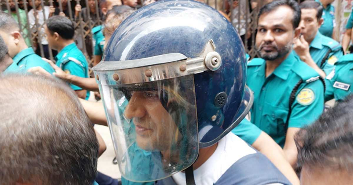 আদালতে ব্যারিস্টার সুমন: ‘দেশের যে পরিস্থিতি, ভালো থাকুক বাংলাদেশ’