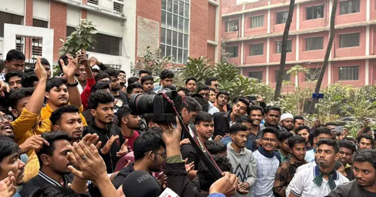 হঠাৎ কঠোর কর্মসূচির হুঁশিয়ারি দিলেন সাত কলেজের শিক্ষার্থীরা