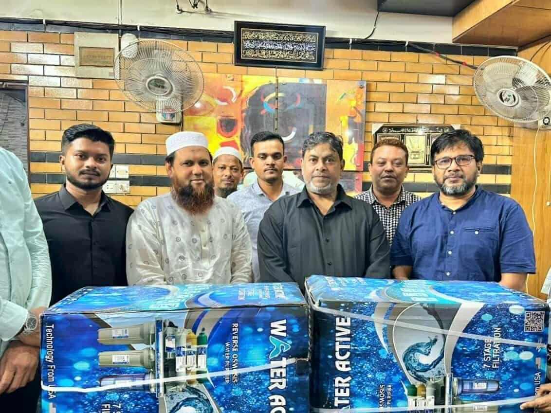 জবির মসজিদে পানির ফিল্টার ও ক্যান্সারে আক্রান্ত রোগীর পাশে দাঁড়ালেন বিএনপির হামিদুর রহমান হামিদ