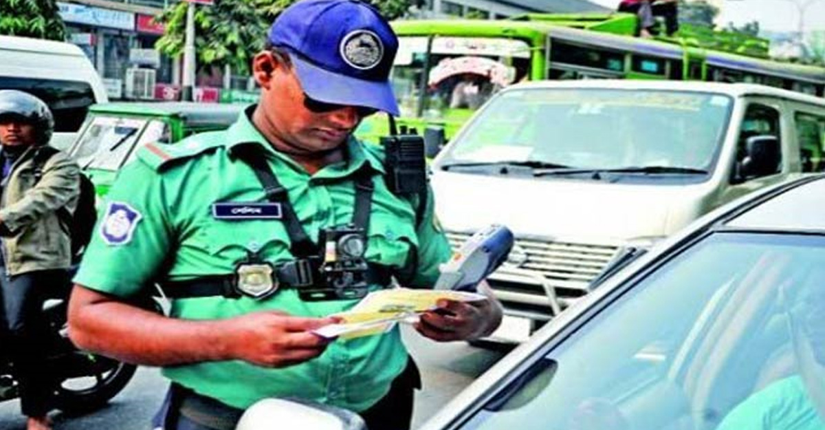 ট্রাফিক আইন লঙ্ঘনে গত দুইদিনে ৩৮০৮ মামলা