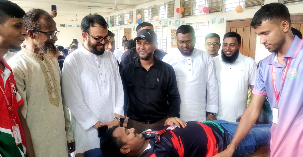 ‘প্রতি ৪ মাসে একবার একজন সুস্থ মানুষ রক্ত দিতে পারেন’