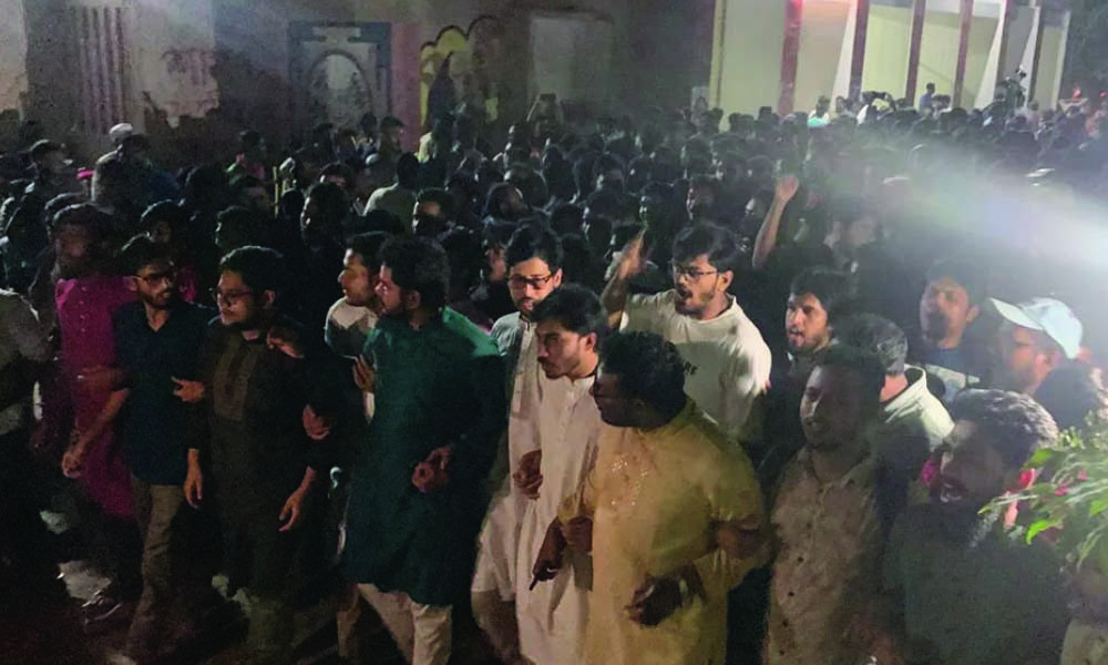 রাকসু নির্বাচন পেছানোর প্রতিবাদে ছাত্রশিবিরের বিক্ষোভ