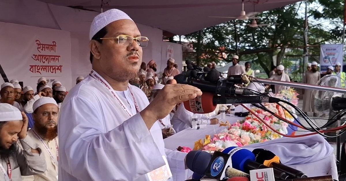 ক্ষমতালোভীরা মিথ্যা অপবাদ ছড়াচ্ছে: চরমোনাই পীর