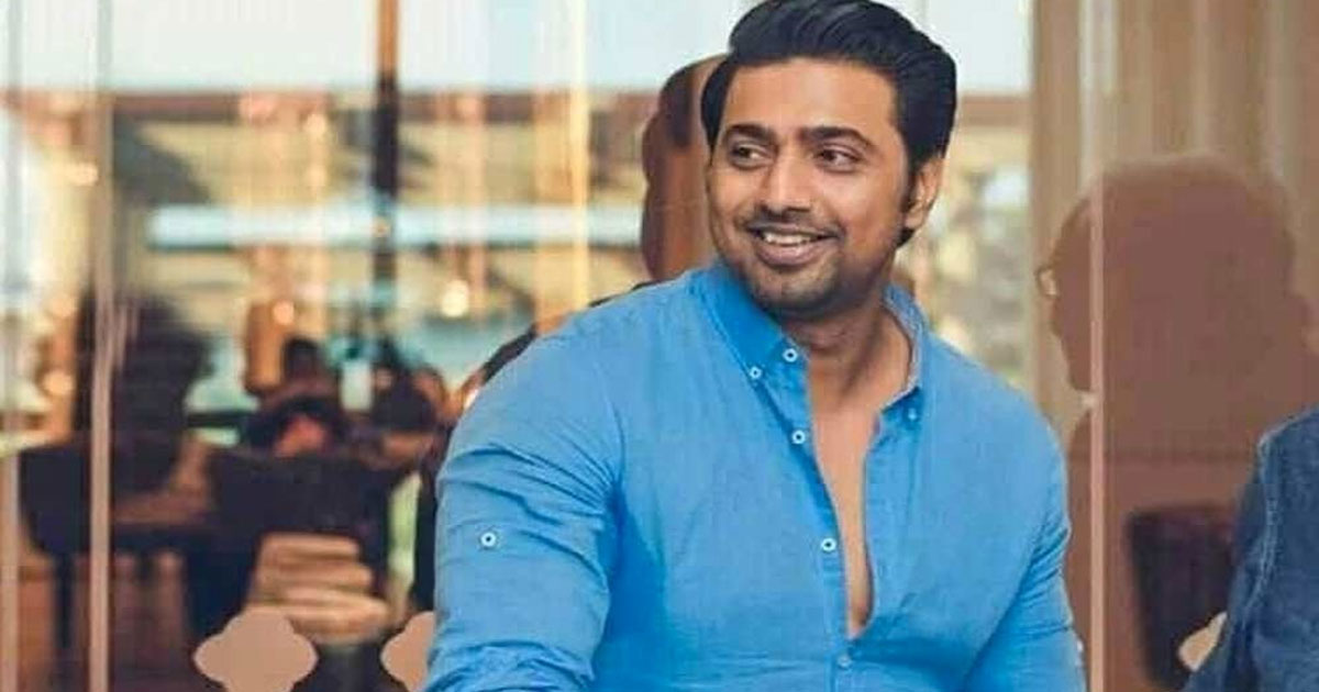 ছবি পোস্ট করে নেটিজেনদের কটাক্ষের শিকার দেব