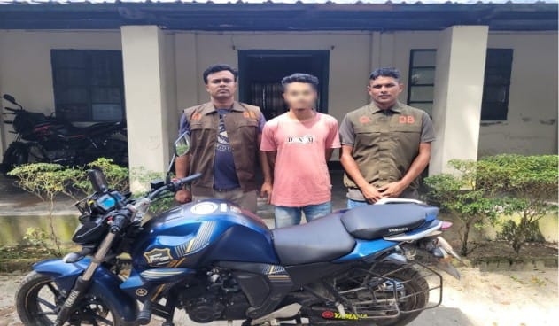যশোরে চোরাই মোটরসাইকেলসহ যুবক আটক