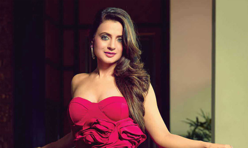 টম ক্রুজের জন্য নিজস্ব নৈতিকতা ভাঙতেও রাজি আমিশা প্যাটেল