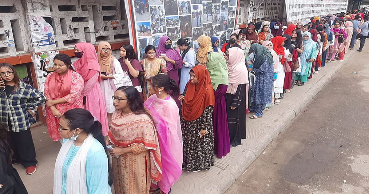 ডাকসু নির্বাচনে নীলক্ষেতে ব্যালট ছাপানো নিয়ে বিতর্ক, সন্দেহের অবসান চান প্রার্থীরা