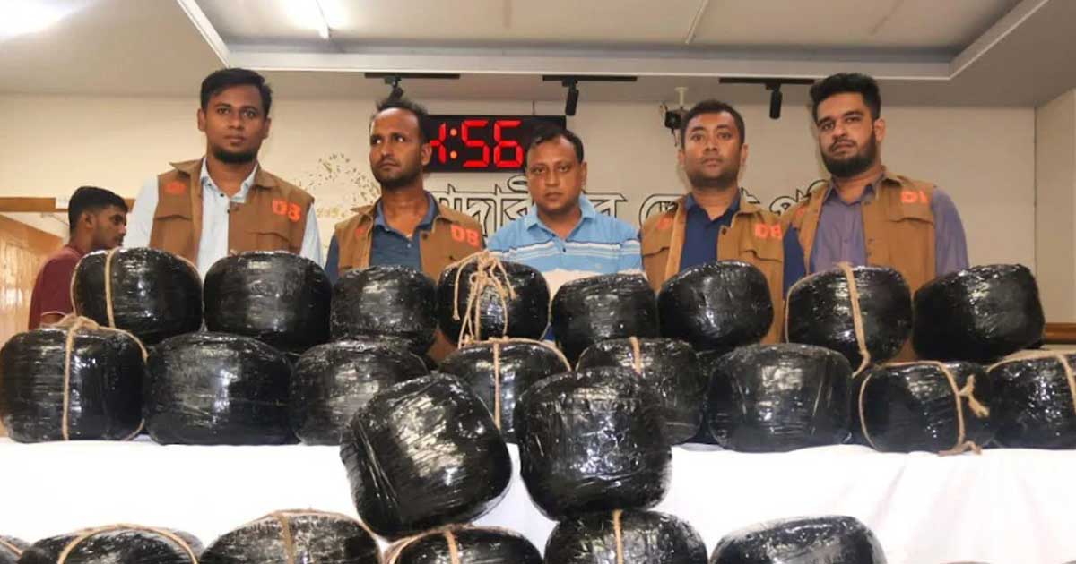 মাদারীপুরে ৯ বস্তা গাঁজা উদ্ধার, গ্রেপ্তার ২