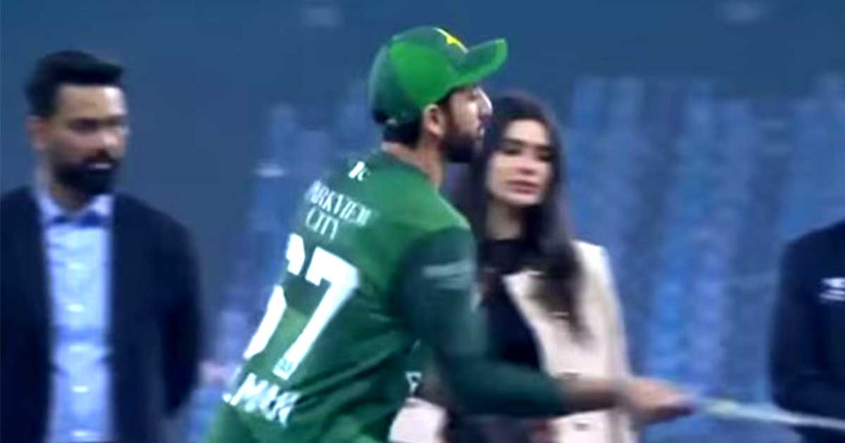 প্রাইজমানির চেক ছুঁড়ে ফেললেন পাকিস্তানের অধিনায়ক