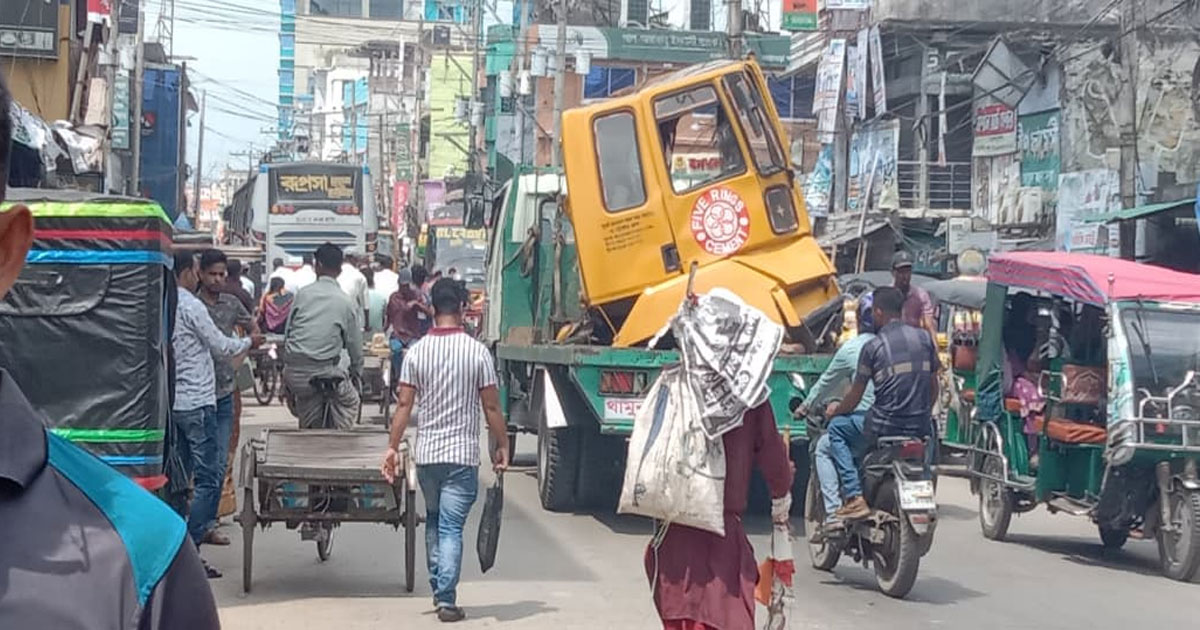 অভয়নগরে মহাসড়ক জুড়ে নৈরাজ্য, নির্বিকার প্রশাসন